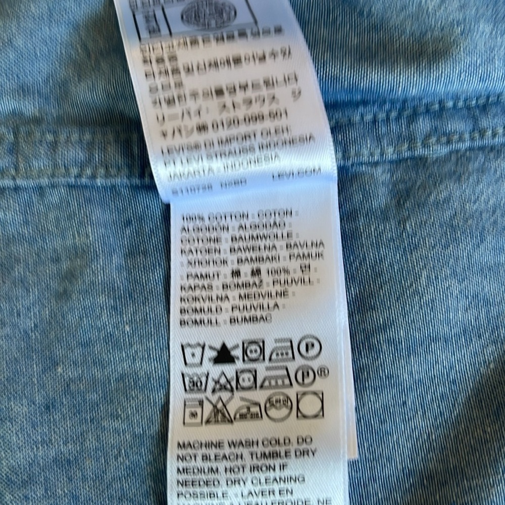 Levi's Casual Light Blue Button Down Shirt - Picture 4 of 6